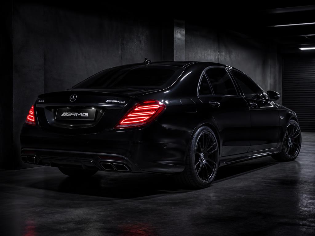 Mercedes S 63 AMG preto obsidiana